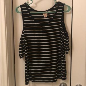 MOSSIMO SUPPLY CO shirt with shoulder cut out